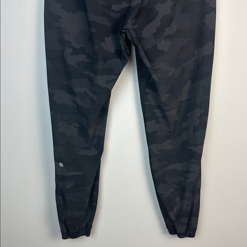 Lululemon Adapted State High Rise Joggers 28” Heritage 365 Camo Deep Coal Size 8 - Picture 11 of 16